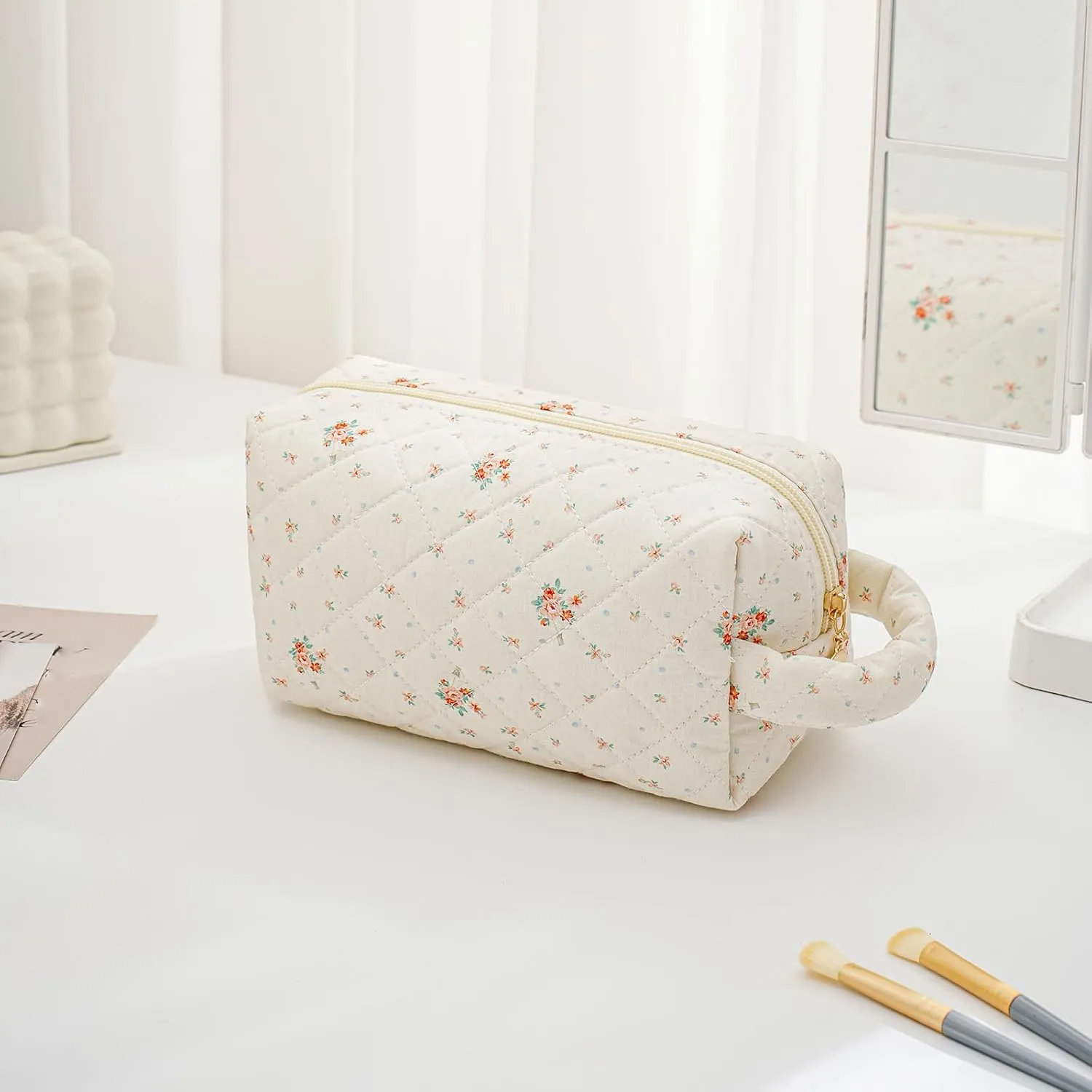 Makeup Bag Travel Cosmetic Bag for Women, Zipper Make Up Pouch, Floral Flowers Toiletry Organizer Makeup with Handle, Cosmetic Travel Cloth Bag (Beige Floral)